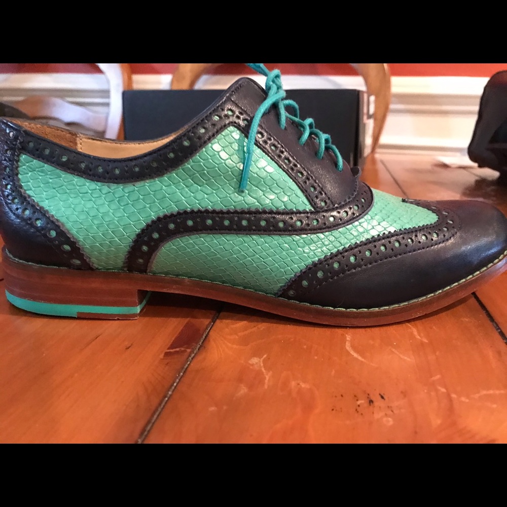 Cole Han women’s oxfords NEW size 8